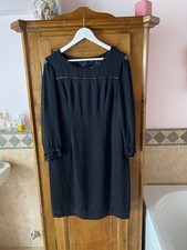 Vestito cucito a mano in tulle trasparente e lana operata.Paillettes ai bordi.