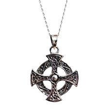 Collana con ciondolo croce