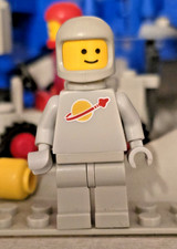 LEGO Classic Space Spaceman - Versione Light Bluish Gray (Grigio Chiaro)