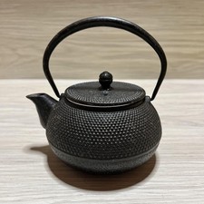 Piccola teiera in ghisa Iwachu Nambu Tetsubin antica artigianato giapponese