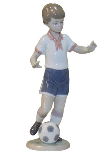 Lladro figurine 6198 soccer - lladro, figurine,