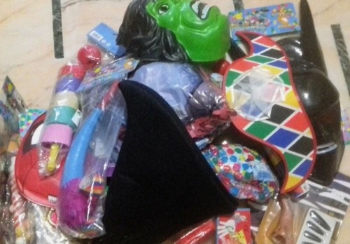Stock articoli carnevale nuovi - stock,