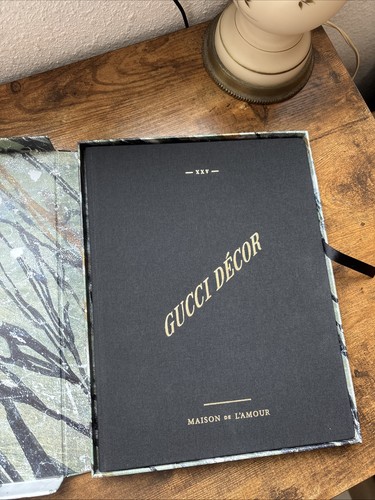 Gucci maison amour art - gucci,