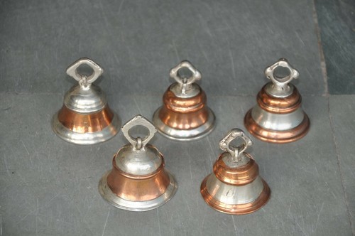 Vecchio ottone piccolo - vecchio,