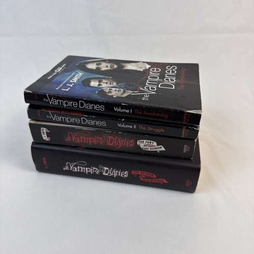 The vampire diaries set - vampire, by