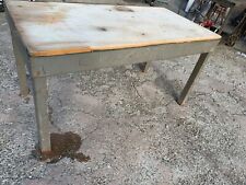 TAVOLO IN LAMIERA  CON PIANO IN LEGNO RIVESTITO ECO PELLE ( NO ECO PELLE)