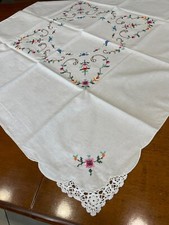 tovaglietta da tea ricamata a