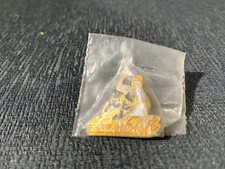 Pin's Pins Pin COLUCHE Doré