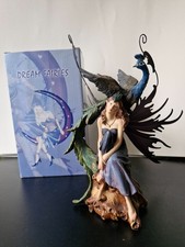 FATA CON PAVONE LES ALPES - 24 CM. - CON SCATOLA NON ORIGINALE