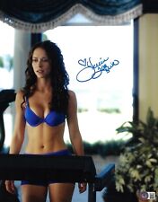 Jennifer Love Hewitt firmata