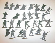 28 soldatini in plastica anni