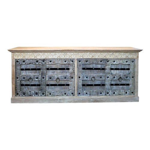Credenza etnica intagliata