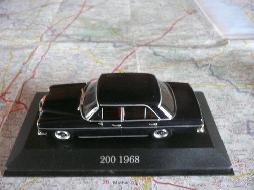 Mercedes 200 noire 1968 - noire,
