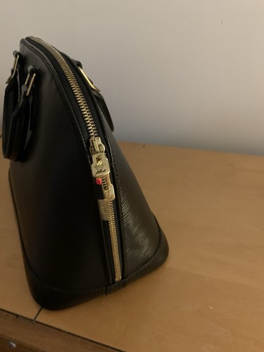 Louis vuitton alma epi - louis, pm