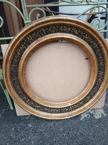 Cornice rotonda dorata con - rotonda,