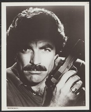 TOM SELLECK in Magnum PI (anni