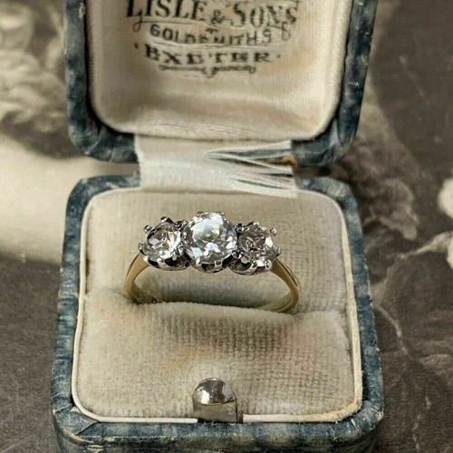 Anello semplice tre pietre