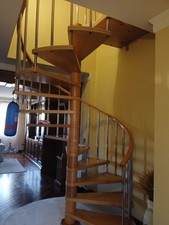 scala a chiocciola elegante di colore rovere VENDUTA