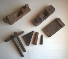 Lotto 7 attrezzi antichi da