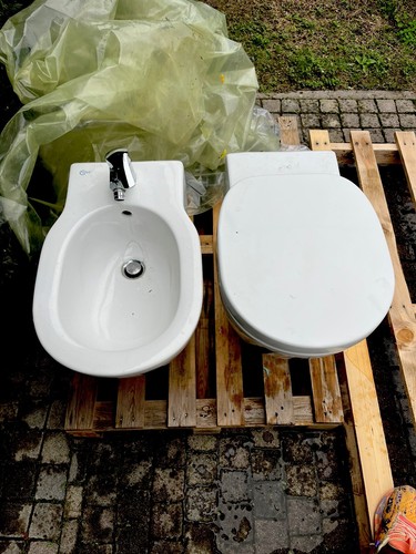 Coppia sanitari filo - sanitari,