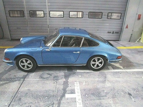 Porsche 911 coupè blu - 2.4,