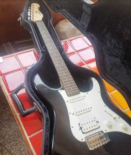 Chitarra elettrica usata - chitarra,