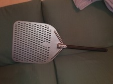 PALA PER PIZZA FORATA, IN