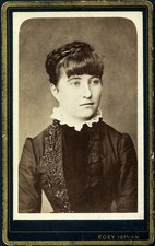 bella donna in costume