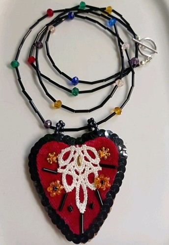 Collana cuore fatta - cuore, mano