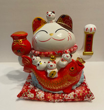 White Ceramic Waving Fortune