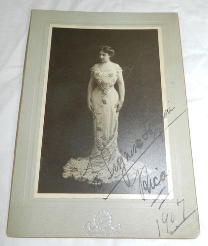 Foto cartolina armadio vintage