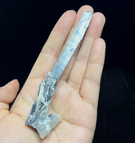 Stibnite terminata piegata 124