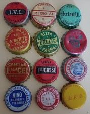 TAPPI A CORONA,  LOTTO di 12  VECCHI TAPPI diversi di vini italiani