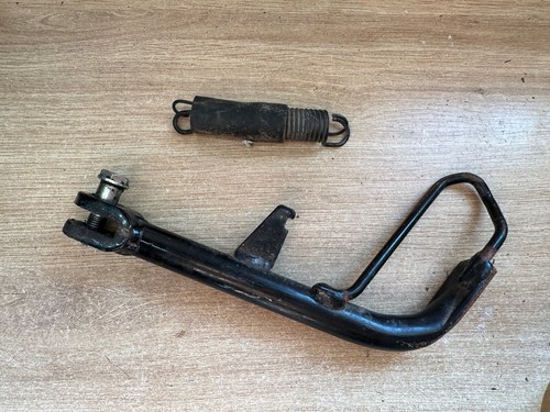 Une bequille laterale avec - bequille,