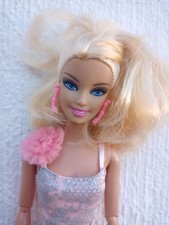 Mattel W3899 - Barbie Doll