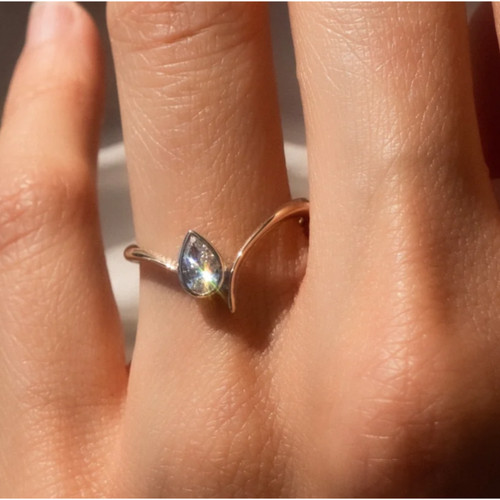 Anello matrimonio pera taglio