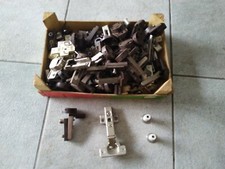 Lotto Cerniere per ante  di armadi e mobiletti da cucina e piedini