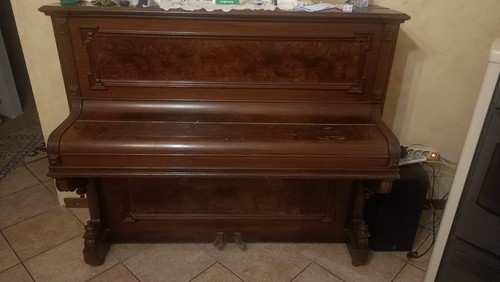 Pianoforte muro - a,