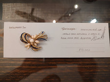 spilla oro 18 kt con corallo