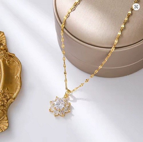 Collana con ciondolo fiore