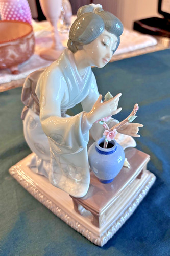 Lladro figurine girl - lladro,