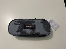 Astuccio Ovale Eastpack colore Azzurro disegni Foglie con cerniera