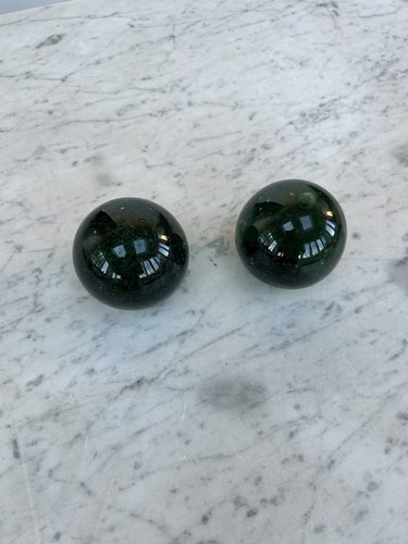 Pair paper clip balls - of,