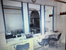Negozio Parrucchiera Usato, Caschi, Specchiere, Poltrone Con Lampade, Lavaggio