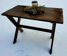 Antico tavolino primitivo in