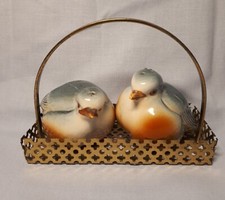 Coppia sale e pepe, uccellini in ceramica con cestino in metallo dorato