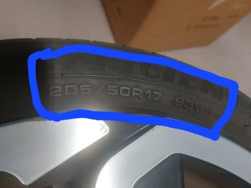 Gomme con cerchi lega - in,