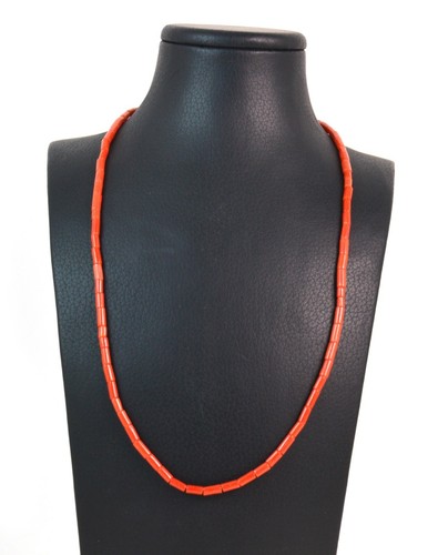 Collana corallo rosso e - in,