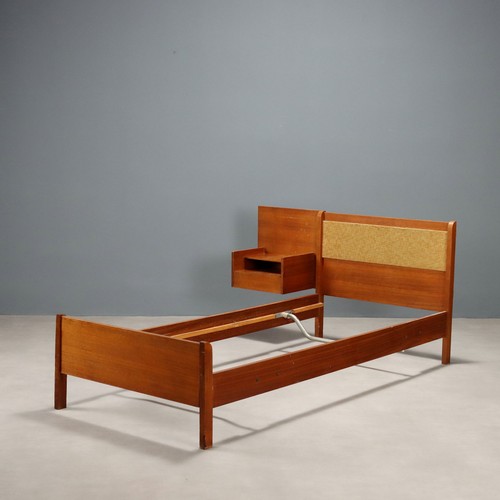 Letto con comodino vintage - con,