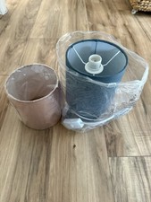 Lampada nuova con due paralumi